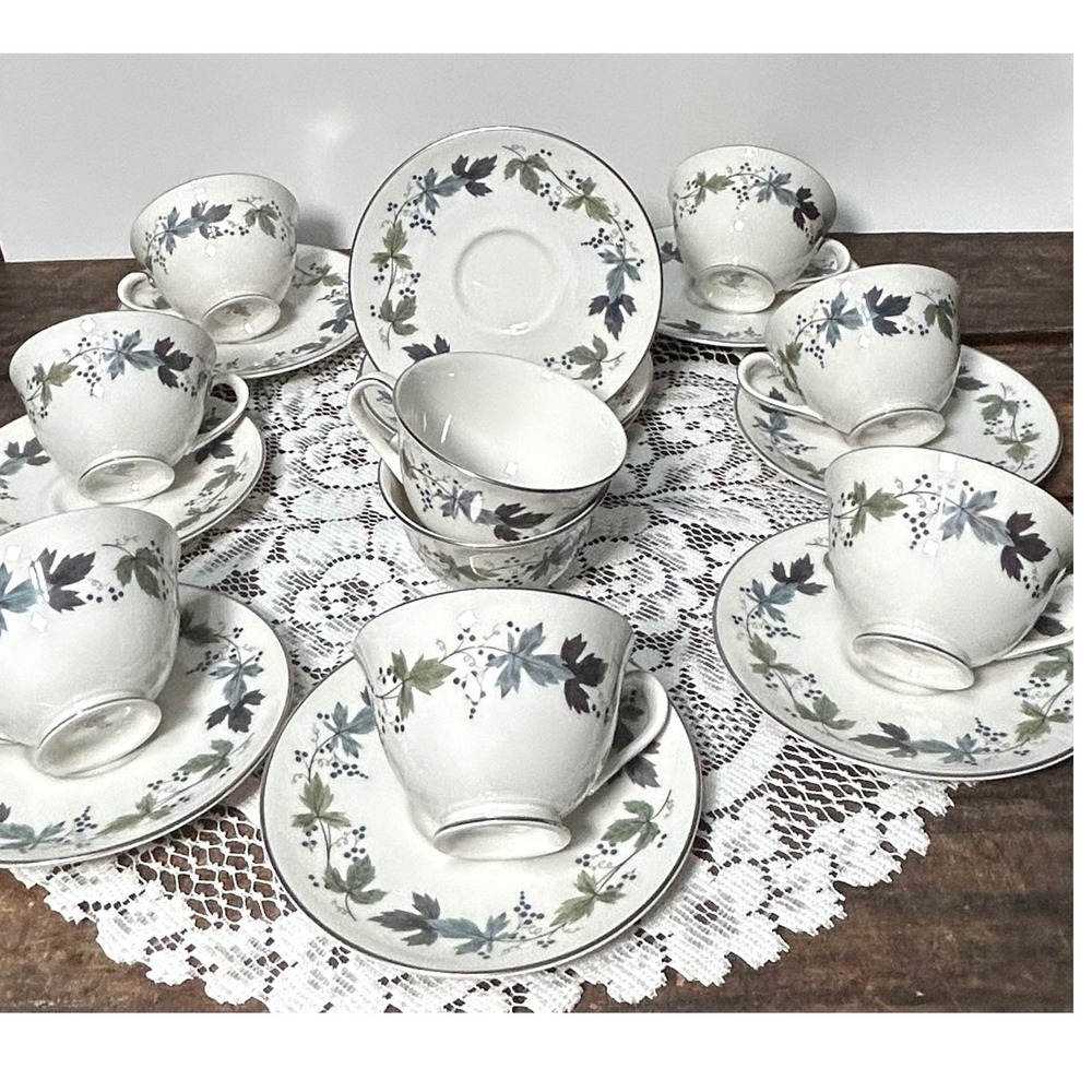 Royal Doulton Burgundy 9 Tea Cups 10 Saucers TC1001 Vintage English China